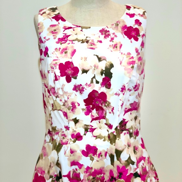 🌺White House Black Market Floral Fit & Flare - Picture 3 of 13